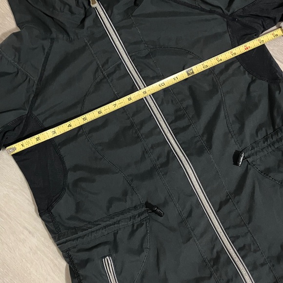 Lululemon, women’s size 4 , black running jacket. - Picture 10 of 11